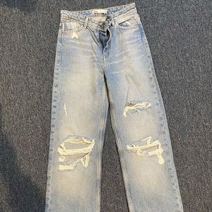 Zara straight fit jeans size 4…nwot.